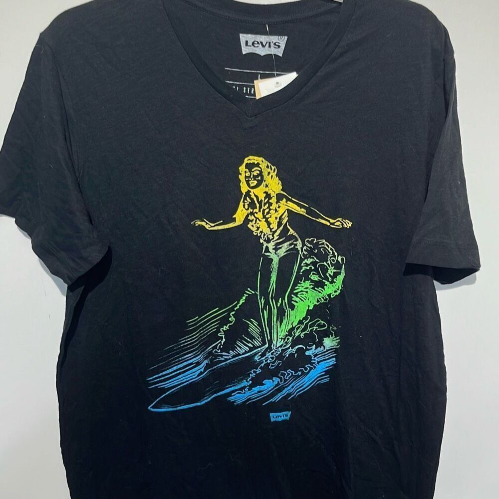 Levi's Strauss Men's Black Graphic Surfing V-Neck Short Sleeve T-Shirt Large NWT